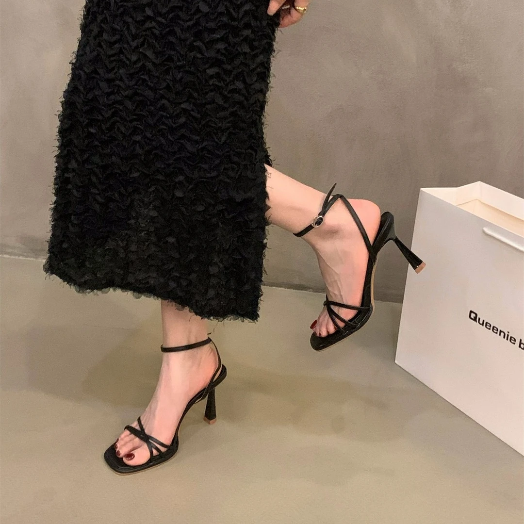 小众高跟鞋黑色一字带凉鞋女鞋子2025夏季法式气质名媛细带罗马鞋