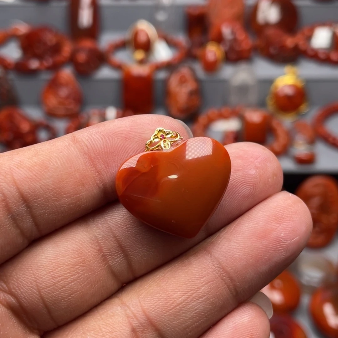 南红玛瑙18K金镶嵌珠宝奇石吊坠