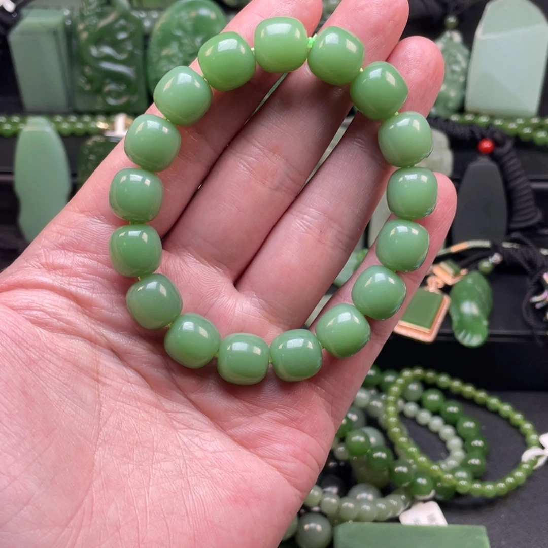 王***意和田玉（碧玉）未镶嵌颈饰