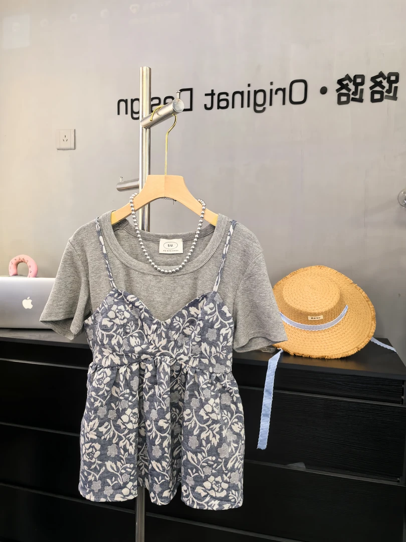 【酱莓汁】真两件套小碎花吊带背心+圆领半袖时尚百搭休闲夏季新款