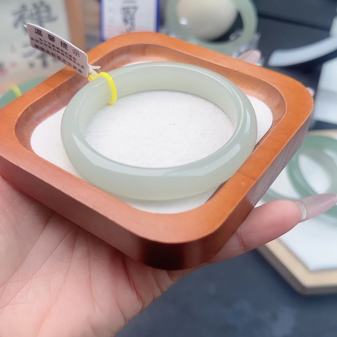 石英质玉未镶嵌手镯56