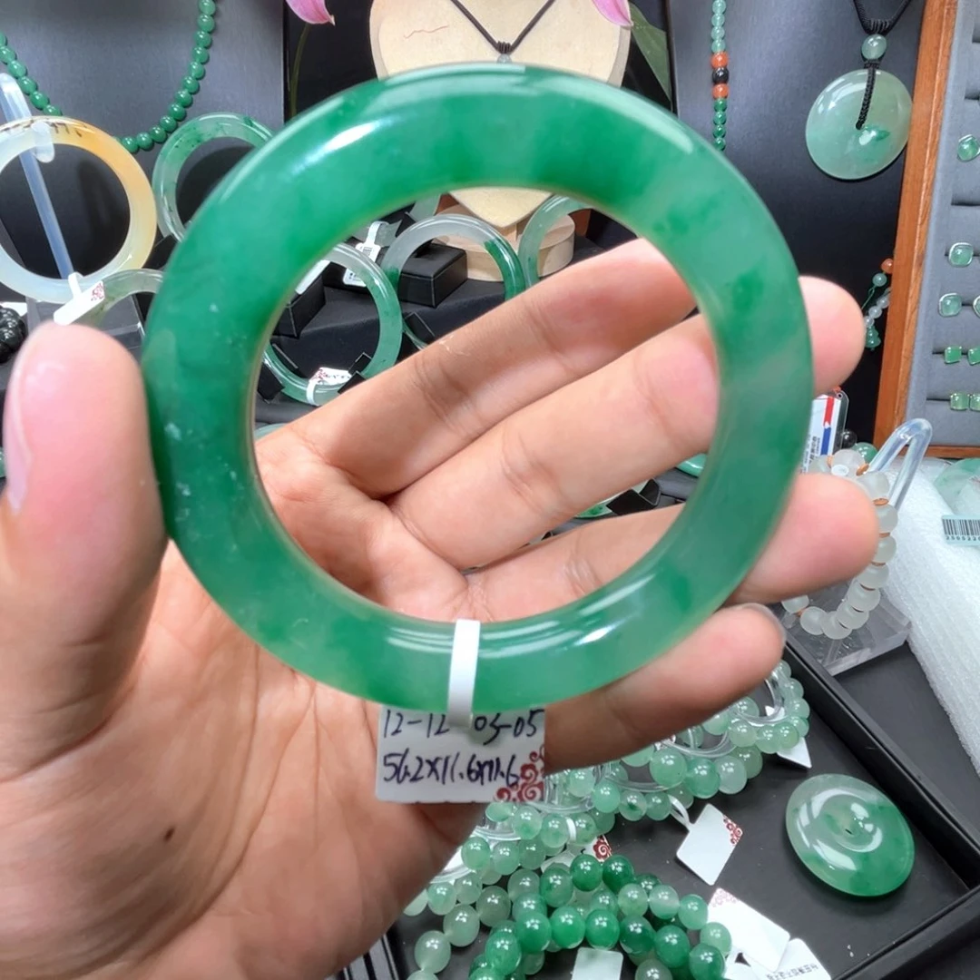 未镶嵌手镯石英质玉（非洲翠）