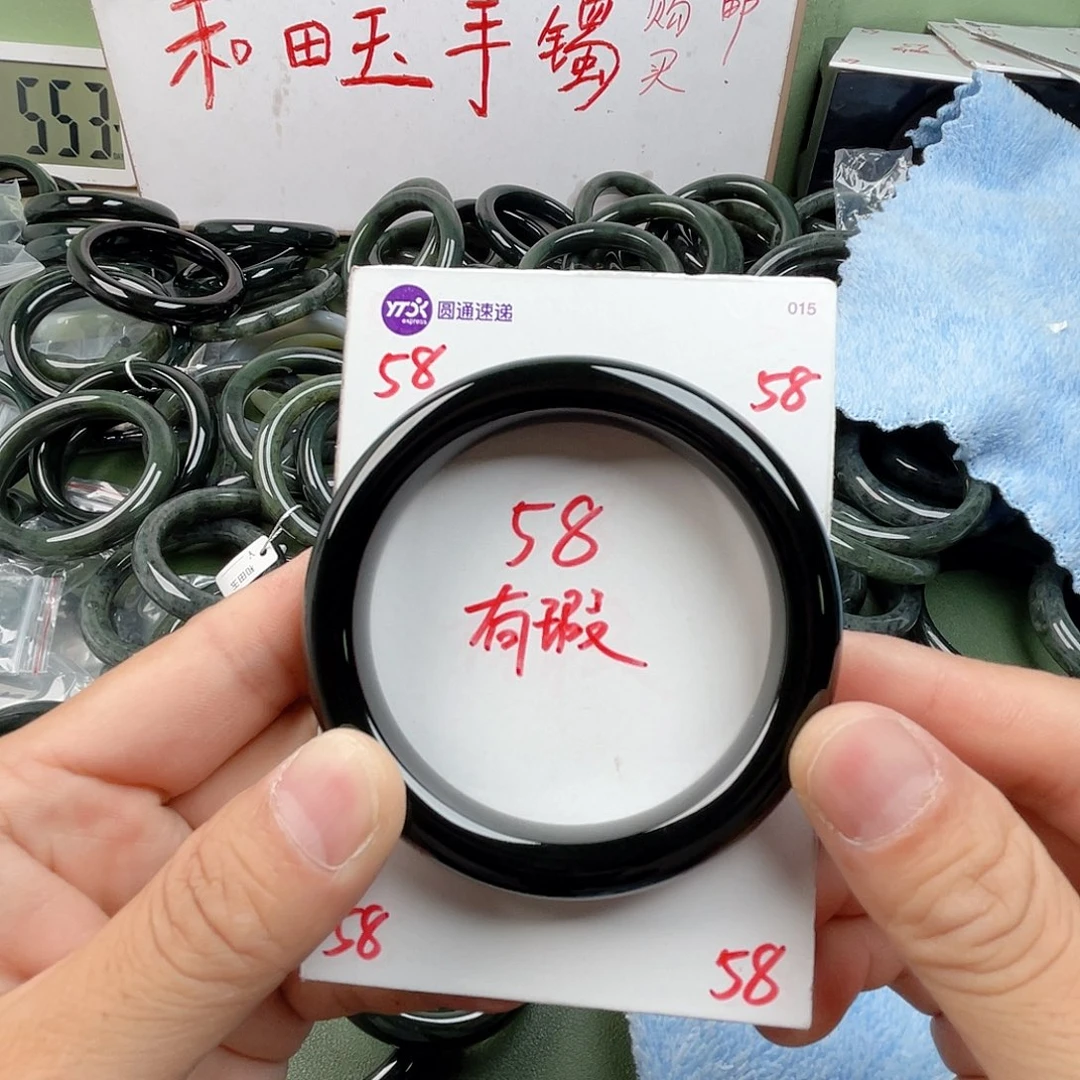 哇***啦和田玉手镯未镶嵌