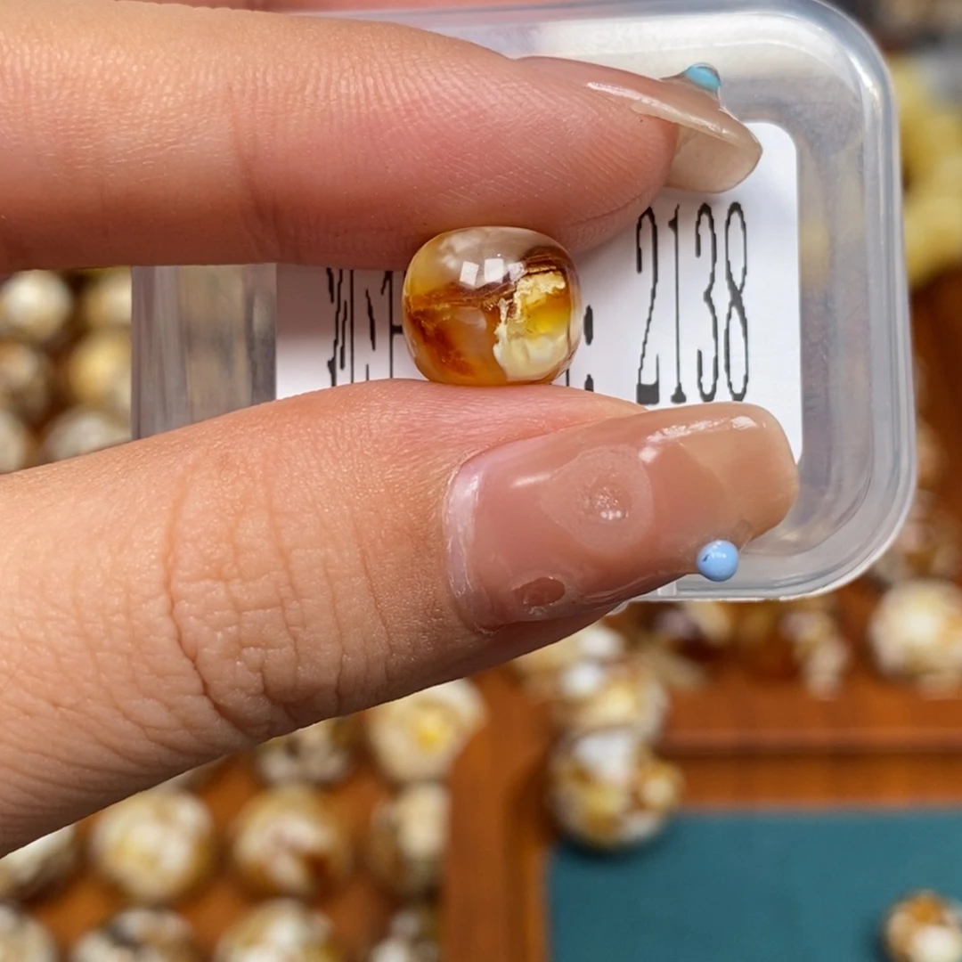 沁色蜜蜡未镶嵌2138