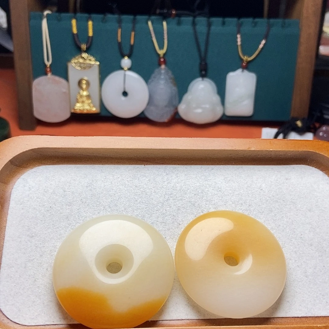 颈饰未镶嵌石英质玉