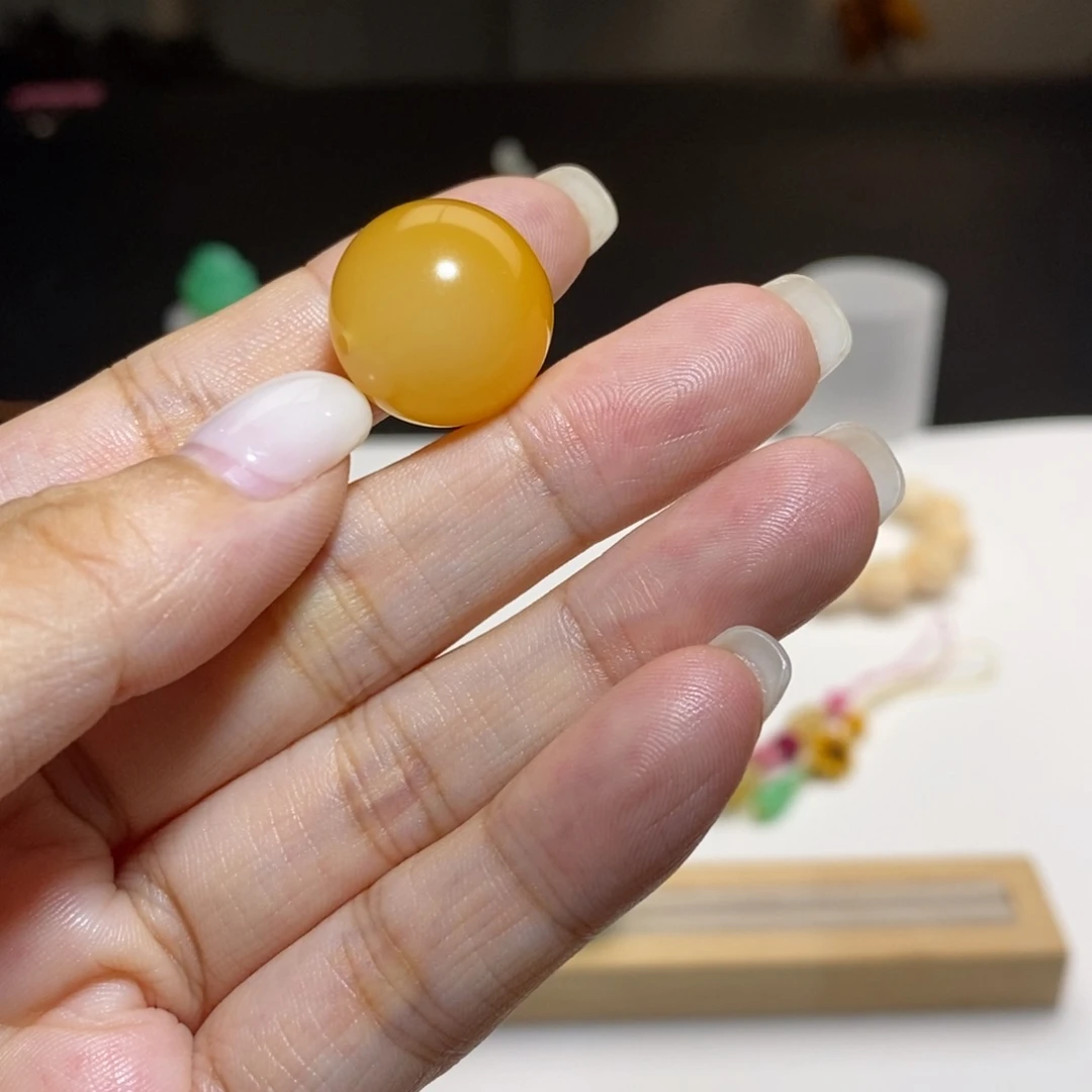 青***海石英质玉（缅黄）未镶嵌珠宝奇石18m