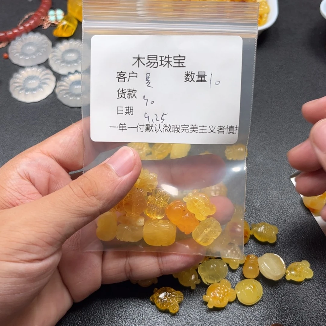 吴****南红玛瑙未镶嵌配饰
