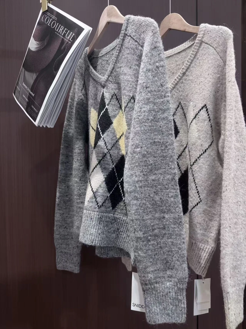 女款秋冬  复古费尔岛菱格V领长袖保暖毛衣