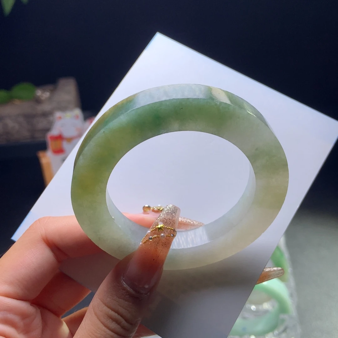 定制翡翠未镶嵌手镯