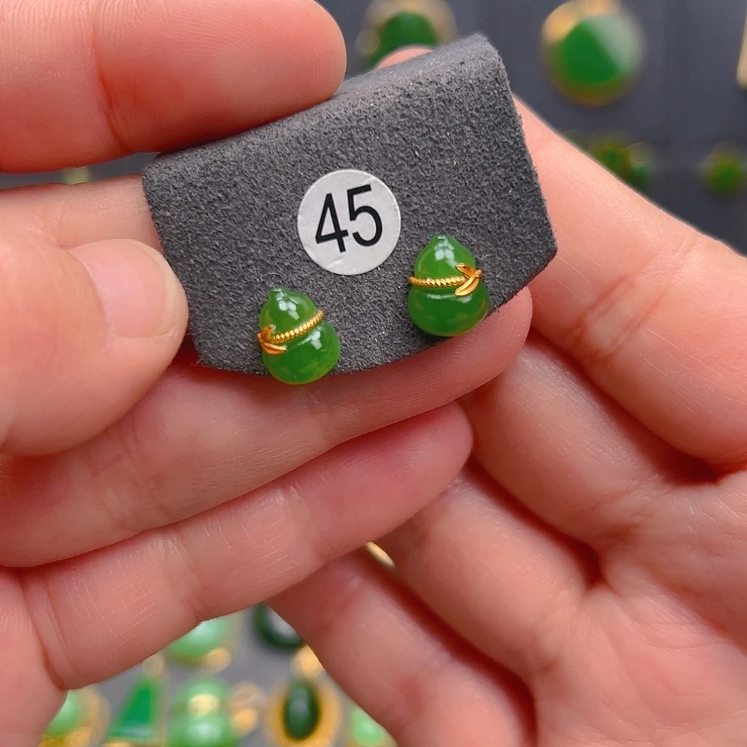 和田玉18K金镶嵌耳饰