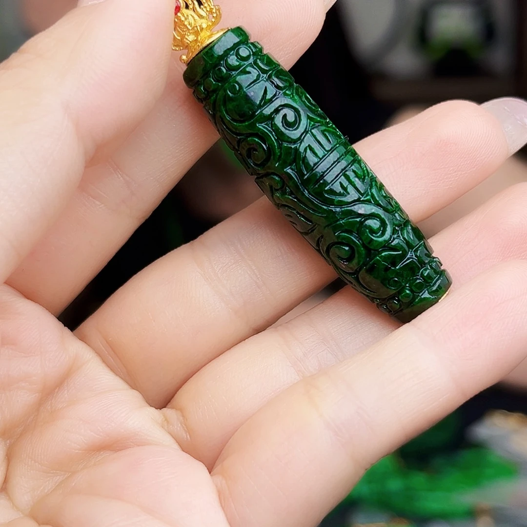 翡翠未镶嵌颈饰多样性