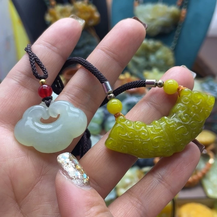 蛇纹石玉未镶嵌颈饰