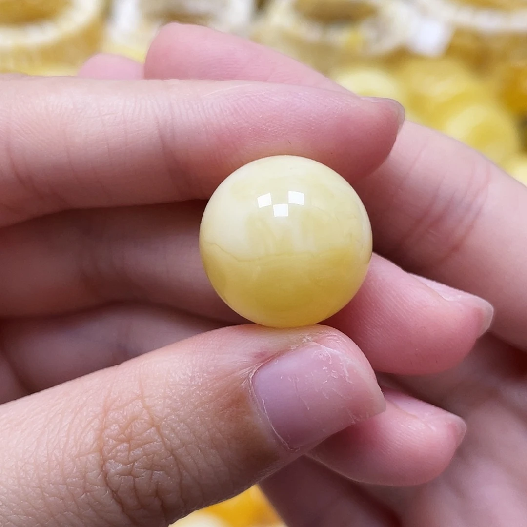 琥珀未镶嵌裸石16.9mm瑕