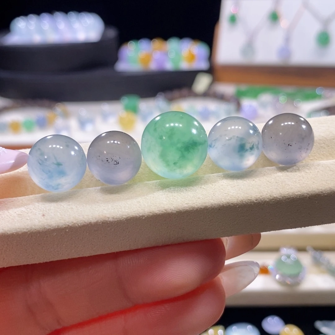 翡翠未镶嵌颈饰翡翠高种水飘花系列搭配