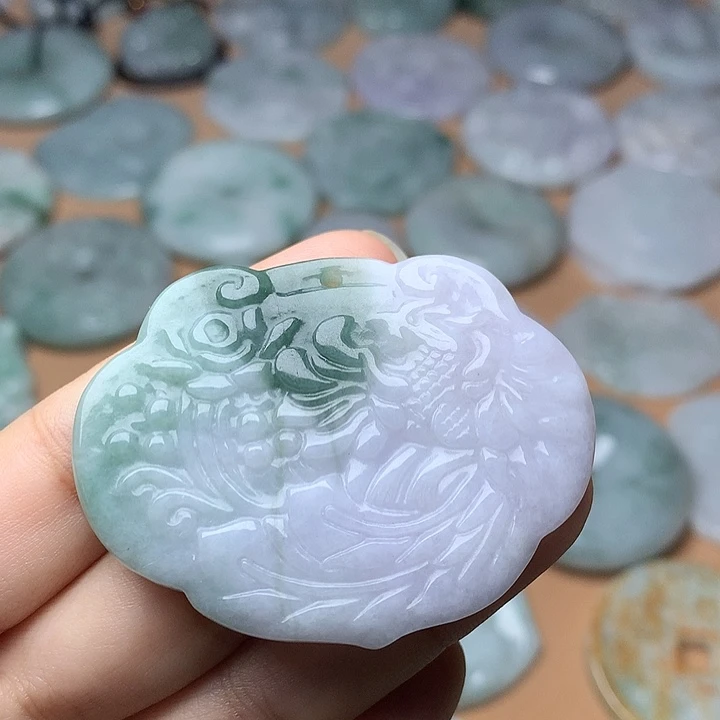 翡翠未镶嵌颈饰如意锁