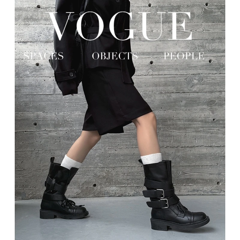 时装靴2025年秋季欧美松糕底纯色骑士靴骑士靴皮带扣短靴