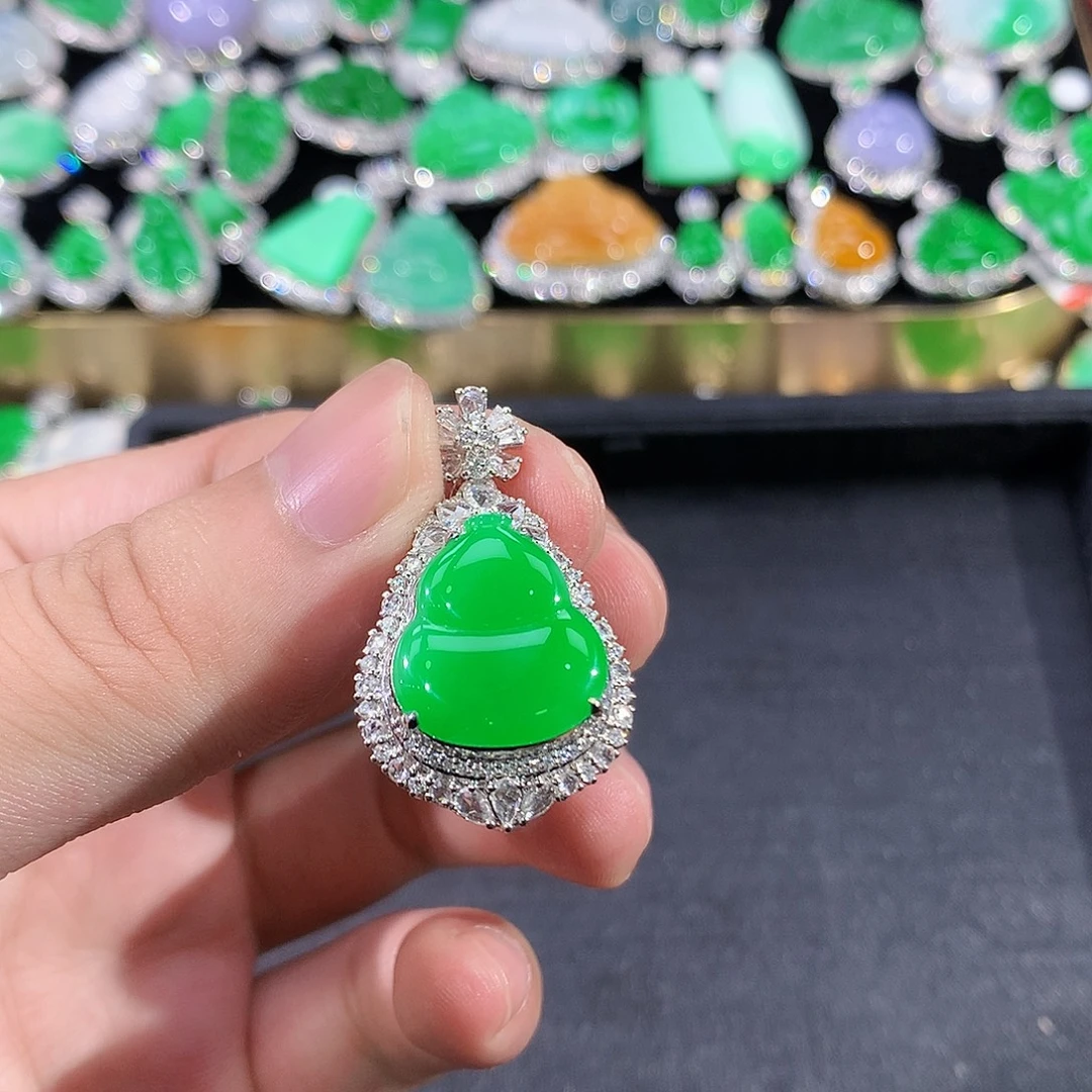 翡翠18K金镶嵌颈饰