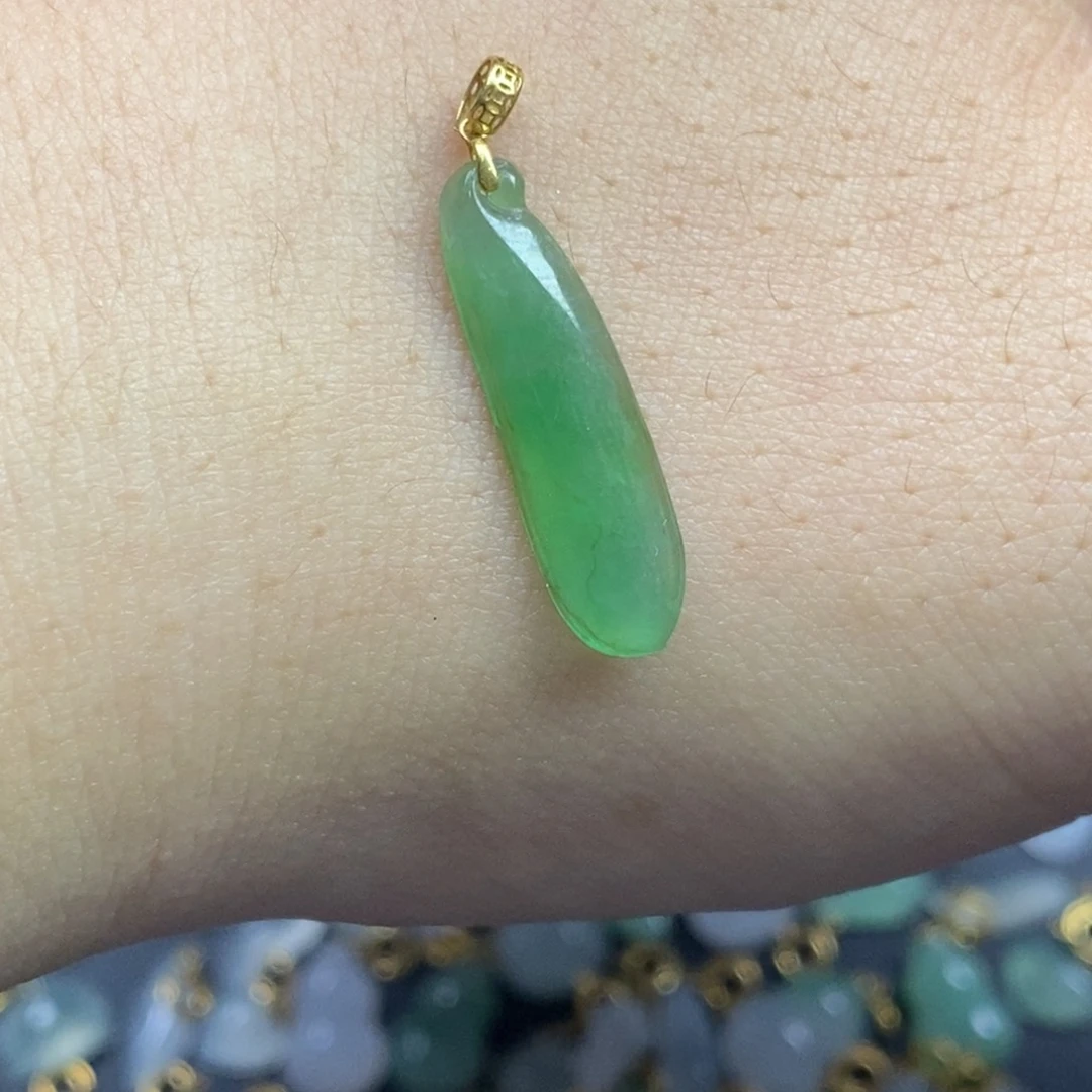 翡翠18K金镶嵌颈饰福瓜