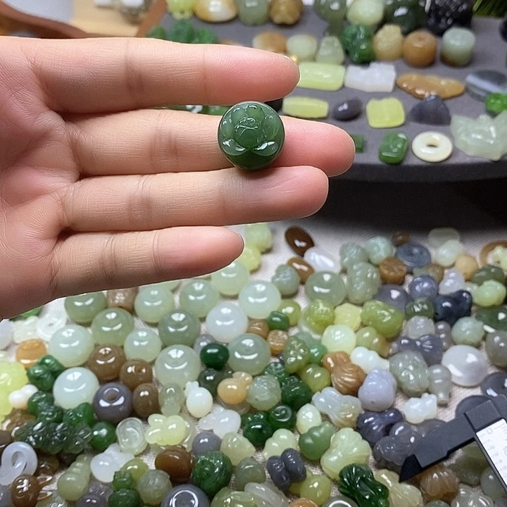 未镶嵌和田玉挂件莲花