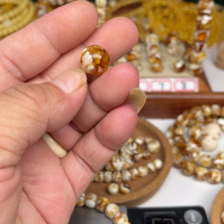 琥珀裸石未镶嵌火*雪39号