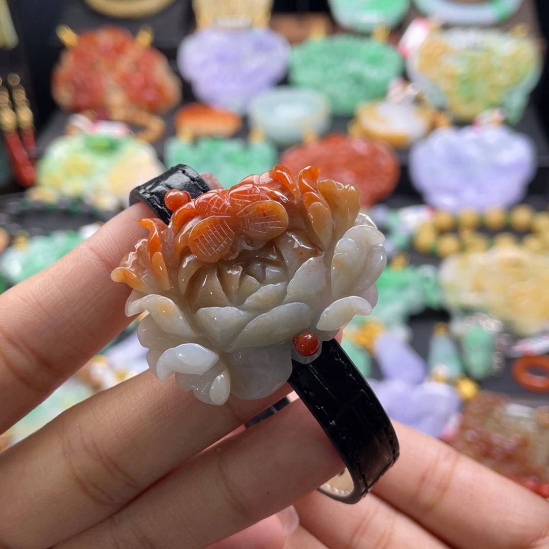 翡翠未镶嵌颈饰嗨***姐代编织