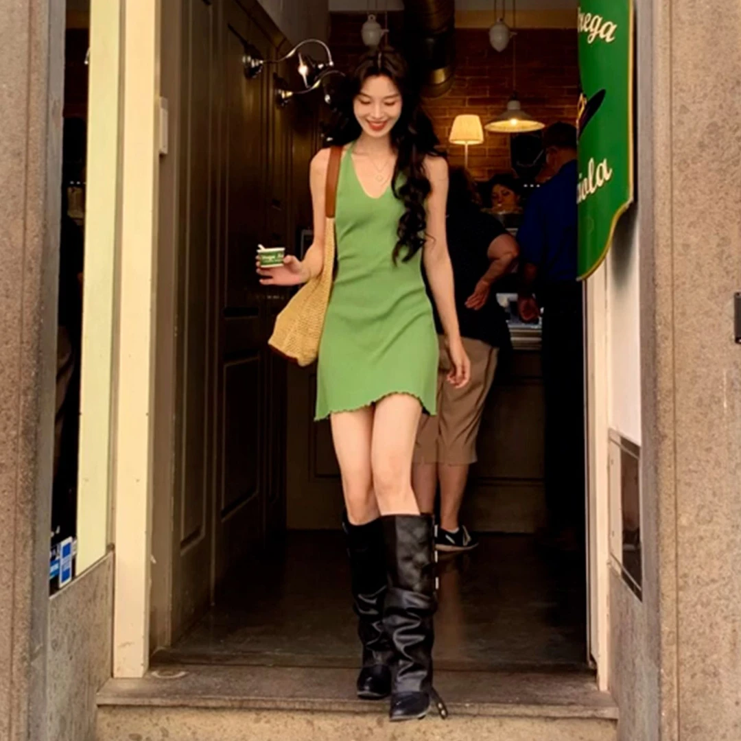 复古挂脖露背针织连衣裙女夏季2025新款气质无袖修身显瘦A睡裙女