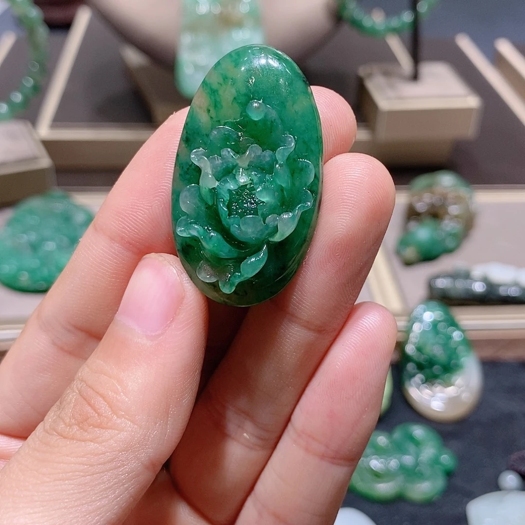 独山玉未镶嵌吊坠
