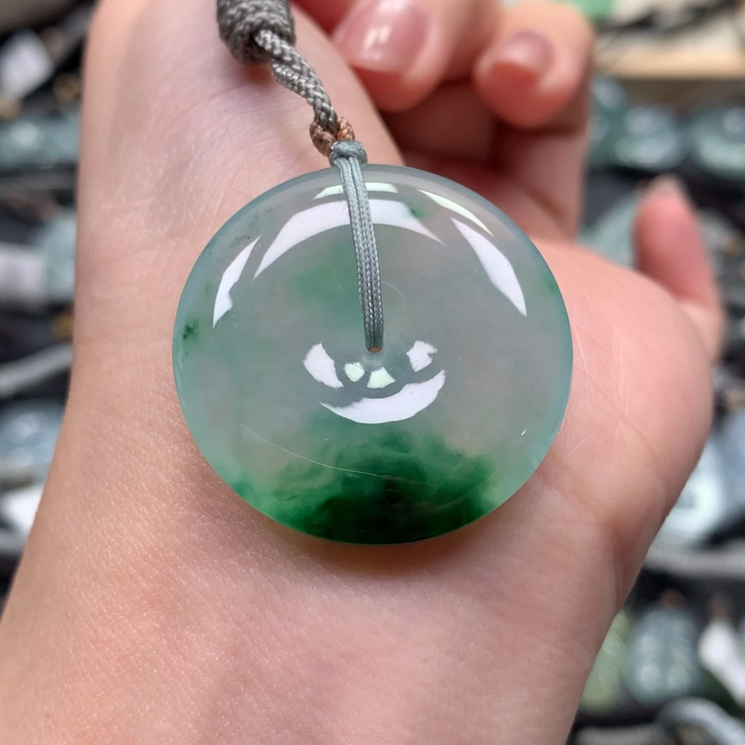 翡翠颈饰未镶嵌扣子