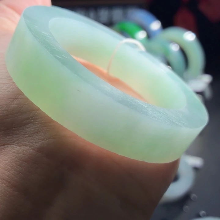 未镶嵌翡翠手镯定制翡翠