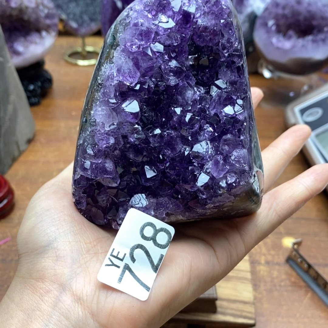 未镶嵌水晶大型摆件（非配饰）