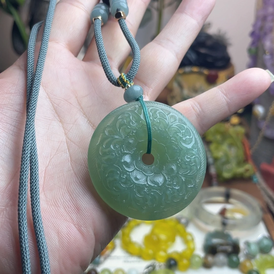 蛇纹石玉未镶嵌吊坠
