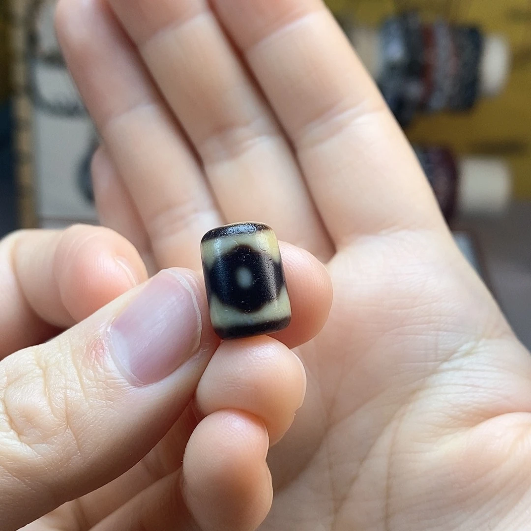 玛瑙/玉髓散珠三眼