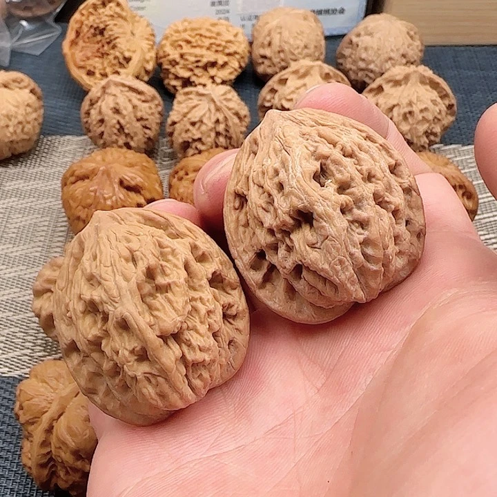 文玩核桃把件38全品虎头