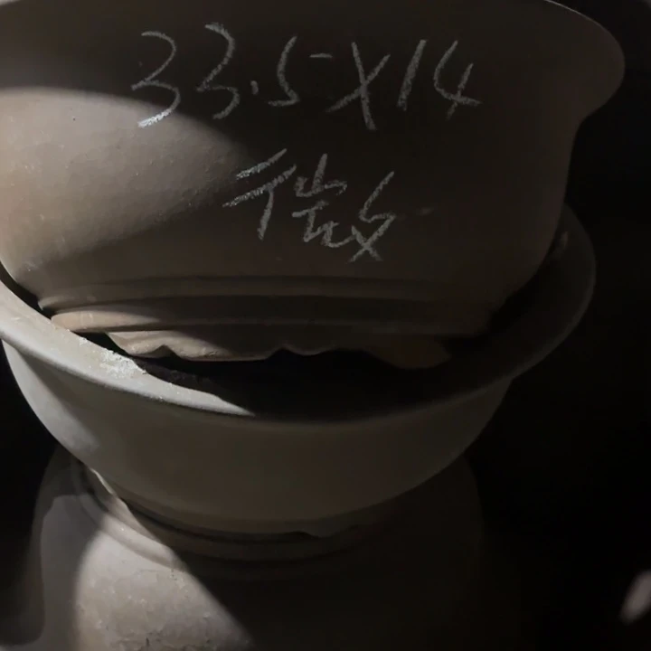 花盆紫砂100-5。 33.5-14微瑕