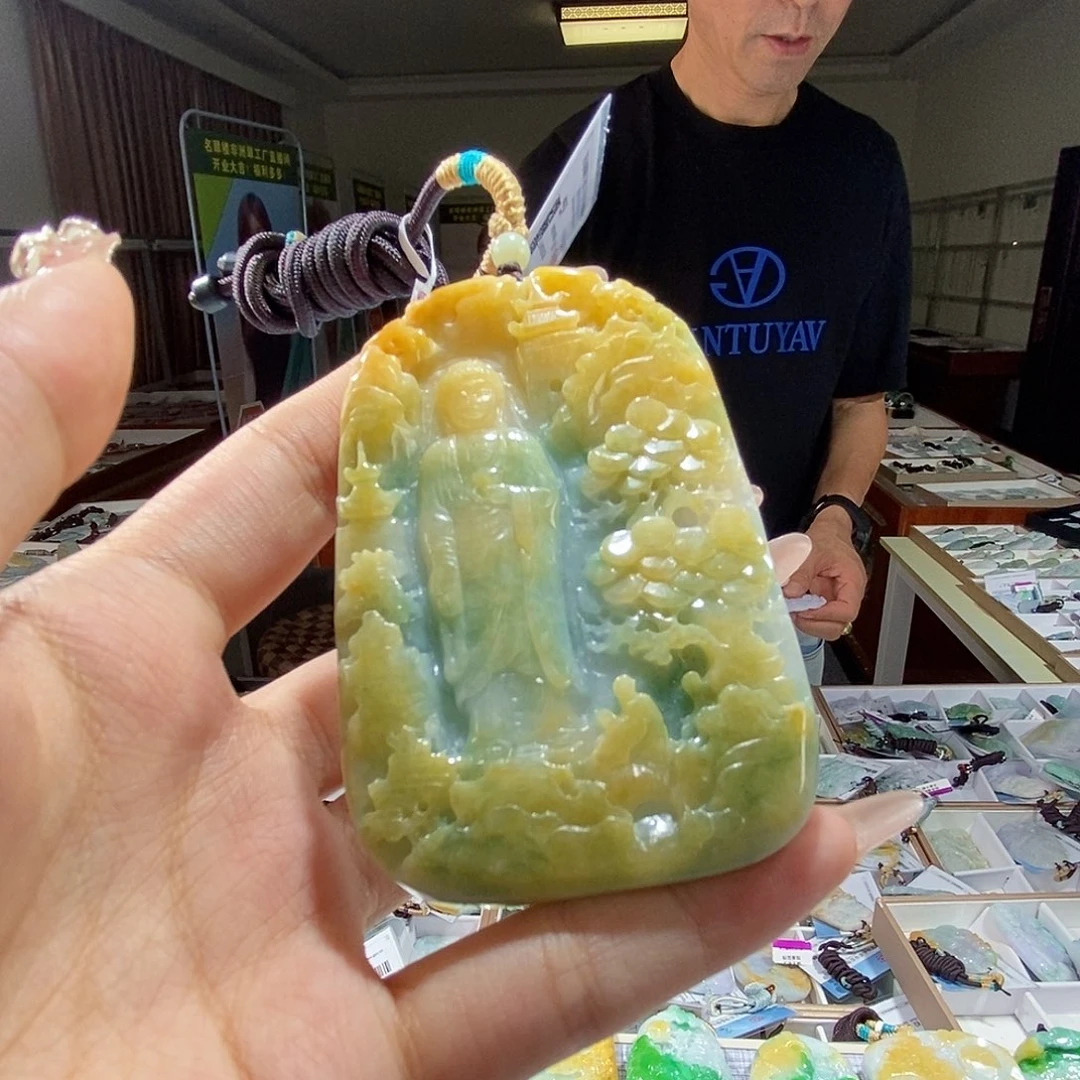 翡翠未镶嵌颈饰你