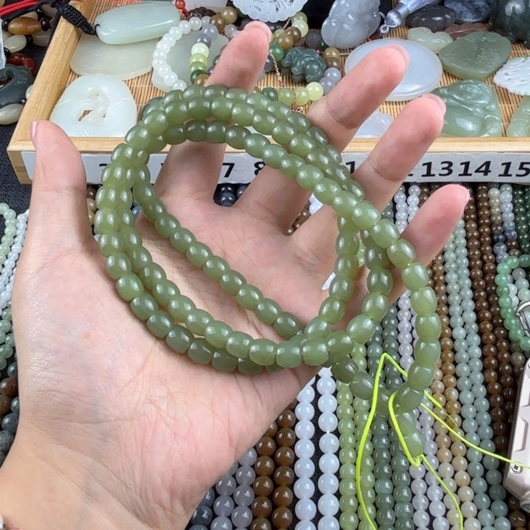 曾***去颈饰未镶嵌和田玉