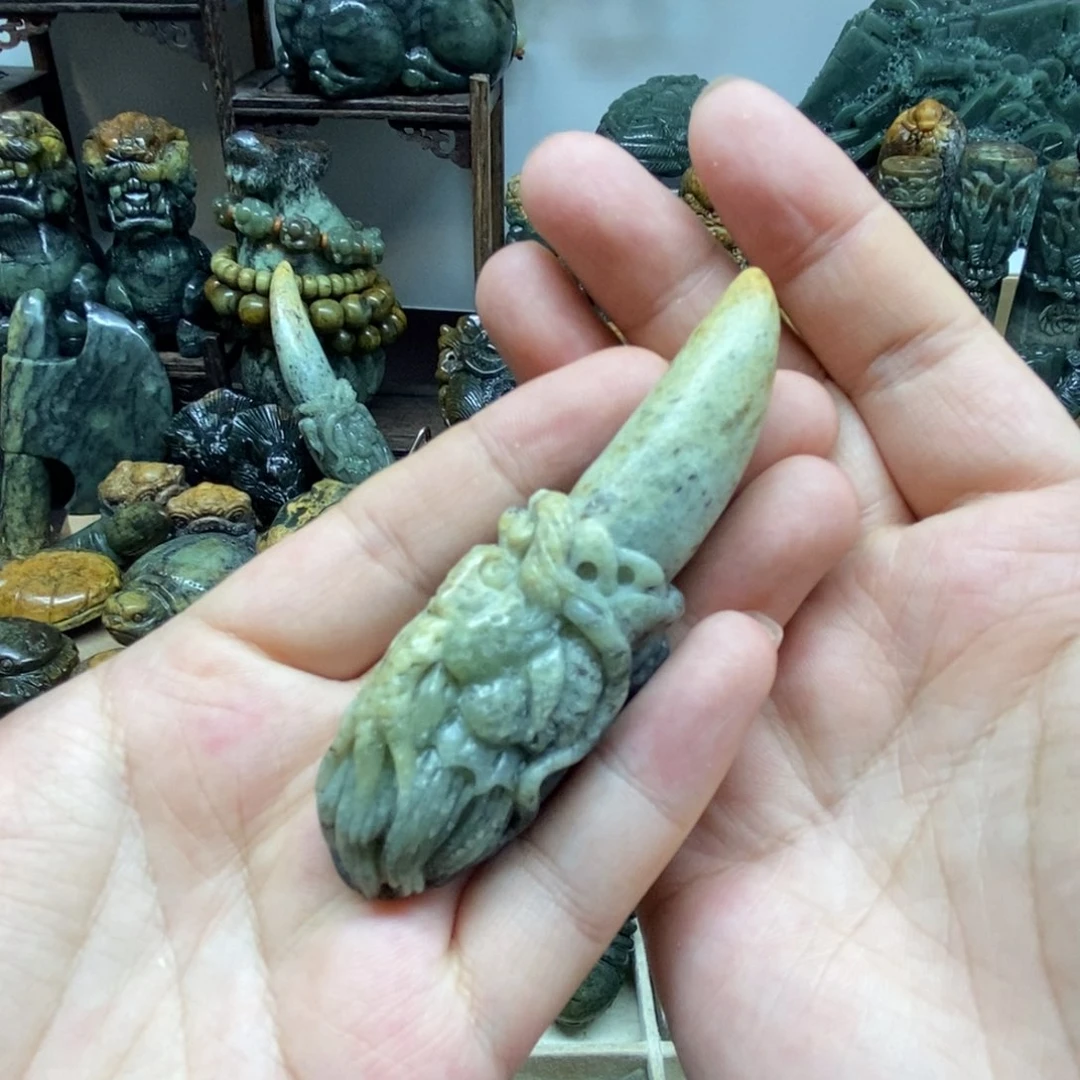 未镶嵌岫岩河磨玉（透闪石质玉）把件