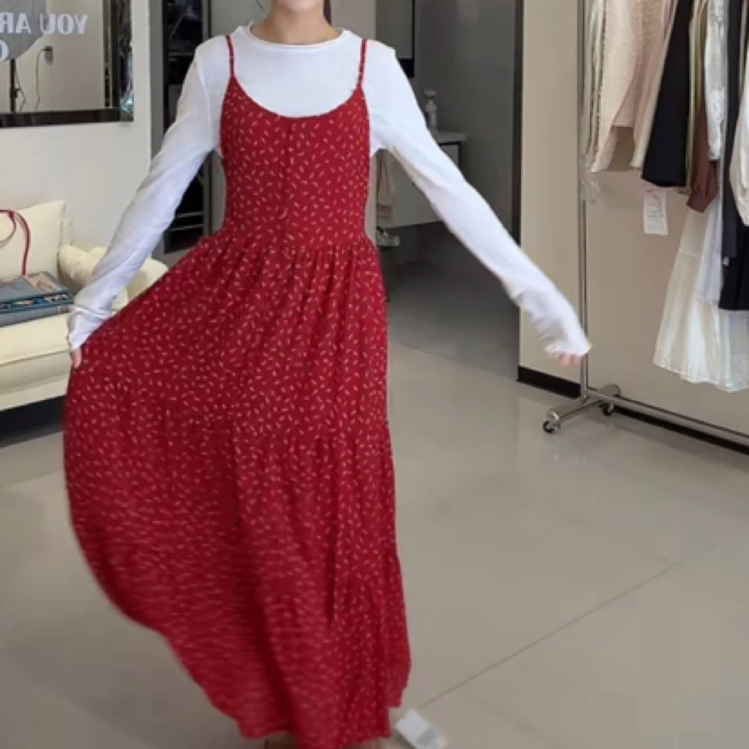 气质红色吊带连衣裙