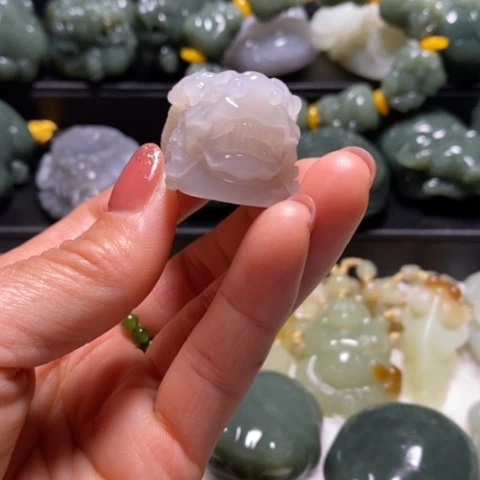 颈饰未镶嵌和田玉（糖玉）