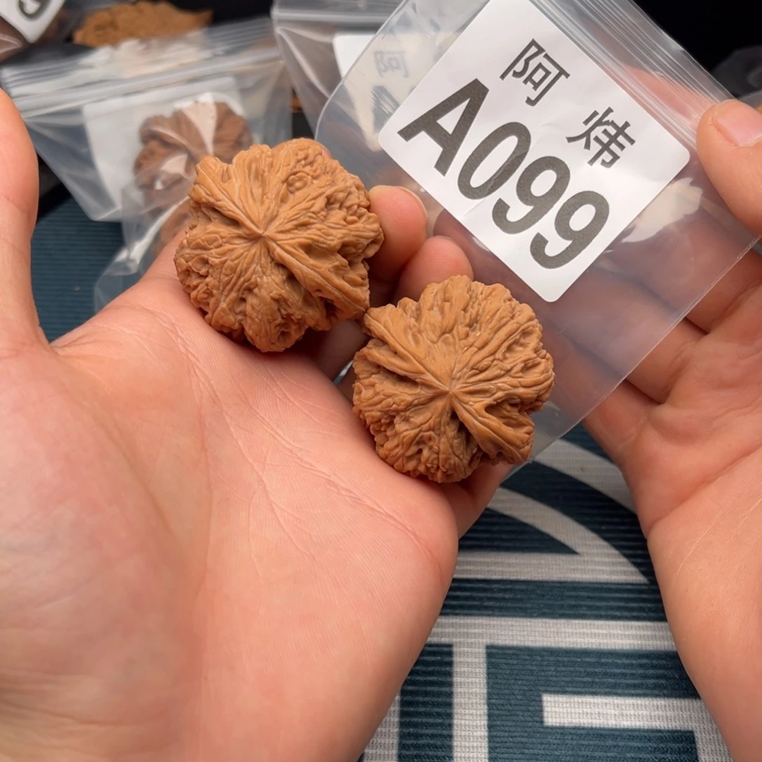 文玩核桃吊坠大粗筋43