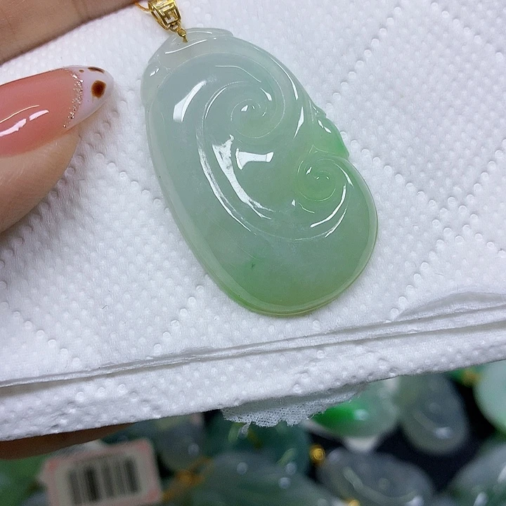 颈饰18K金镶嵌翡翠挂件
