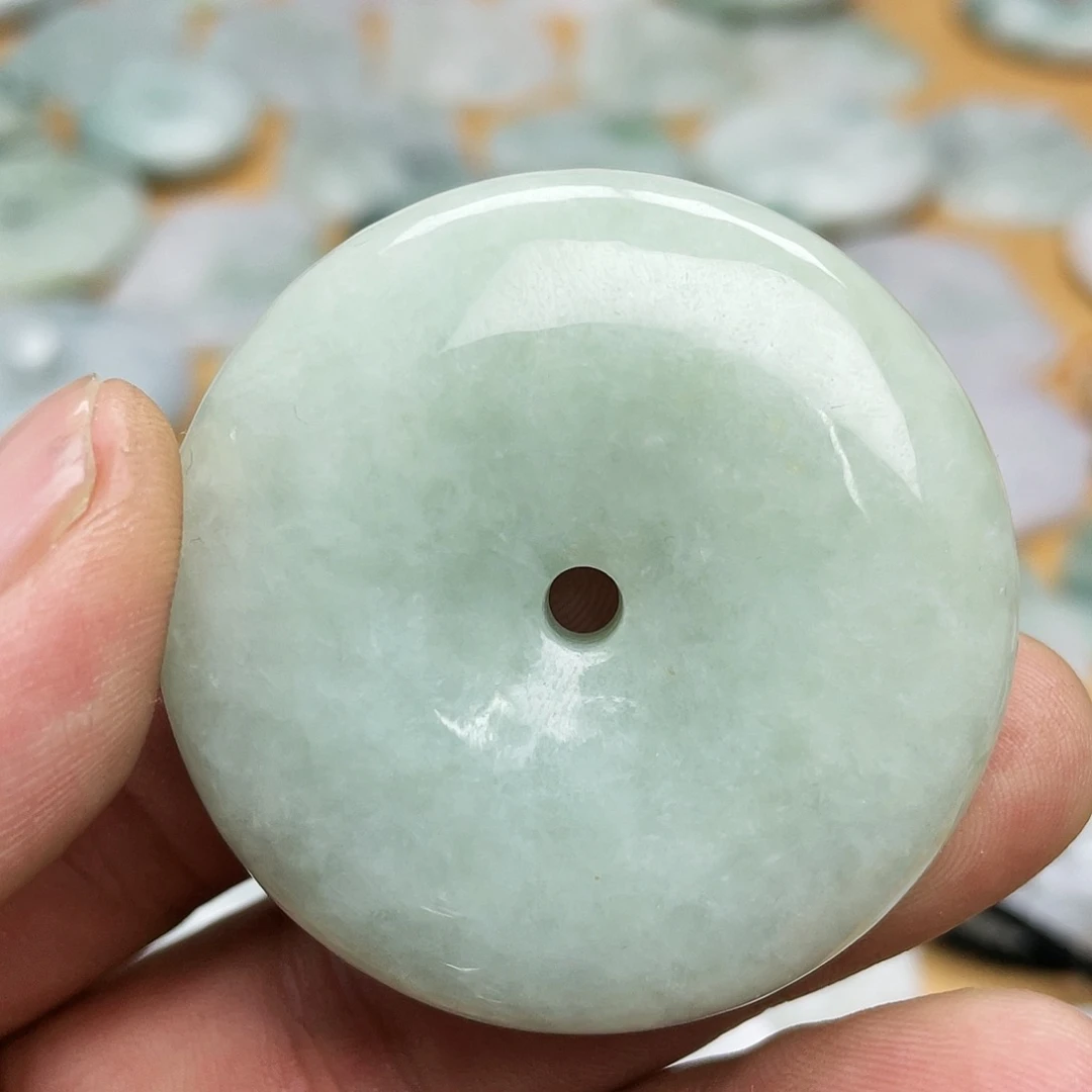 翡翠未镶嵌颈饰平安扣