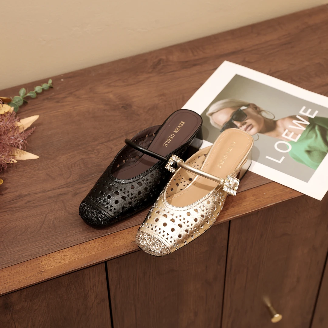 W4CM粗跟2025夏季新款时尚百搭真皮包头高跟拖鞋外穿软底凉鞋D648