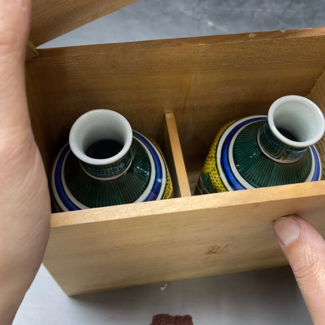 瓷片?密密麻麻地排列着一个