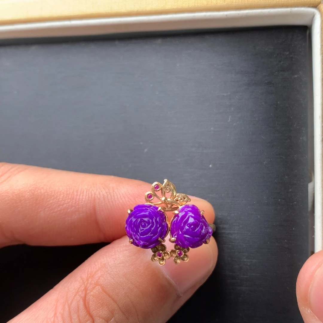 18K金镶嵌苏纪石（舒俱来）戒指