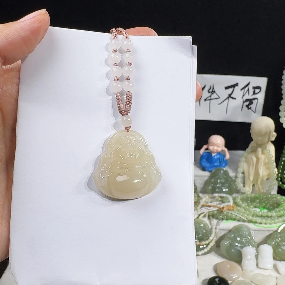 少***生和田玉未镶嵌颈饰