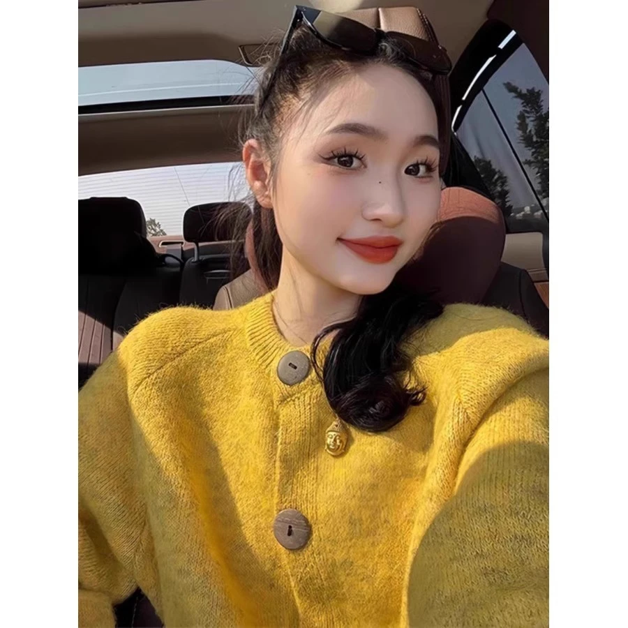 慵懒风软糯宽松黄色针织开衫女春秋2025新款韩版穿搭毛衣外套上衣