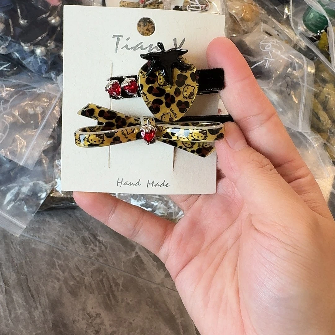 非金属黄色凯蒂猫