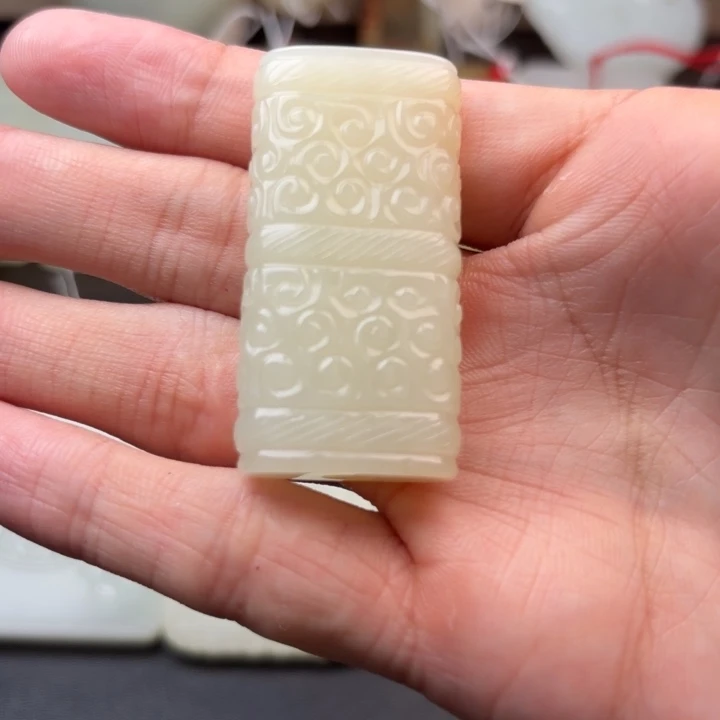 飞***界和田玉未镶嵌挂件