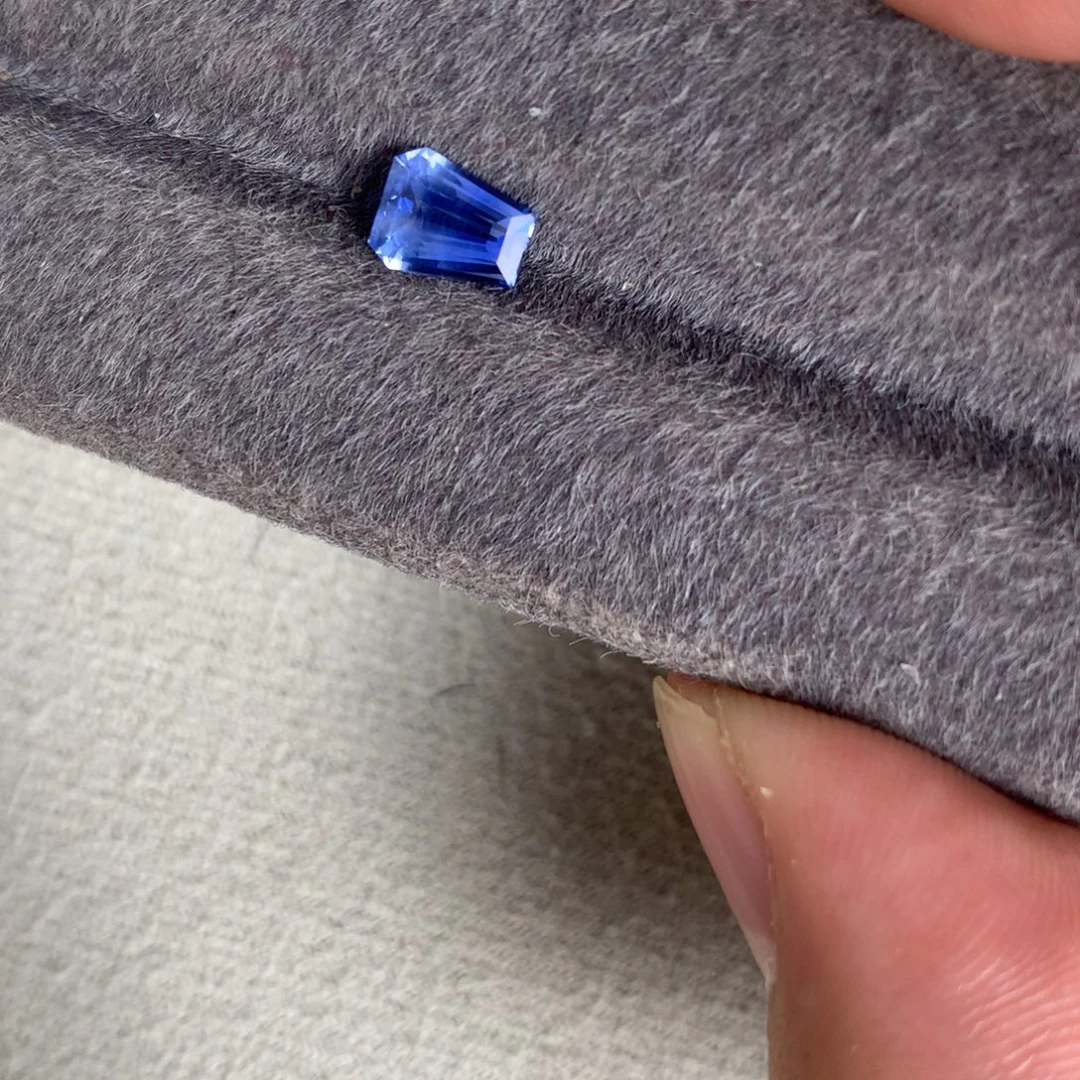 蓝宝石裸石1.05 无烧 斯里兰卡